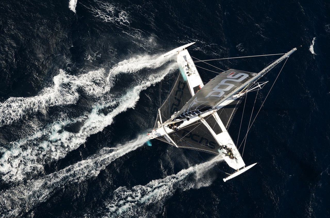 13/05/2012. 5 corsaires pour le record du Pacifique en Hydroptere.