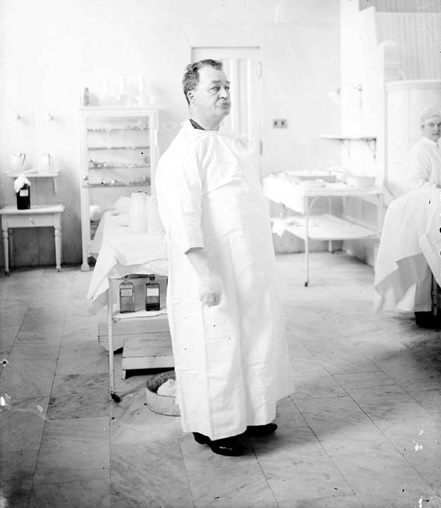 Николас Сенн: врач, который вдувал водород в анальные отверстия своих пациентов