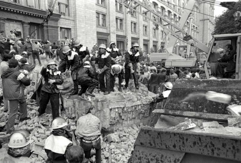 Трагедия на Крещатике. 30 лет назад рухнул фасад Главпочтамта в Киеве