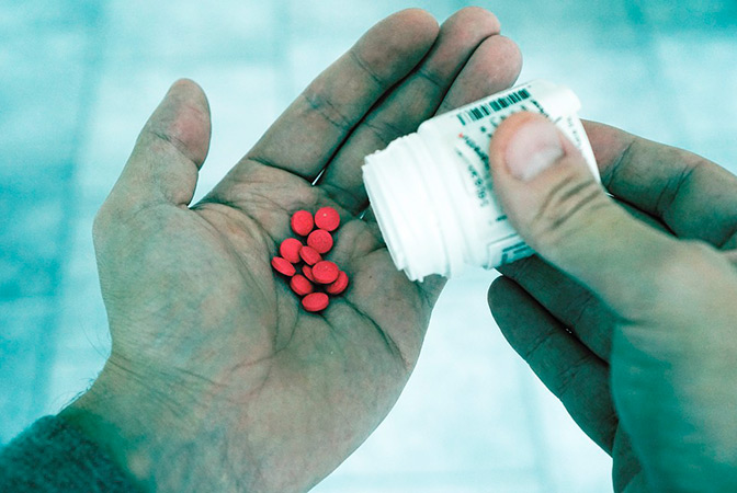 Мифы о первой помощи: таблетки из личной аптечки и жгут на рану