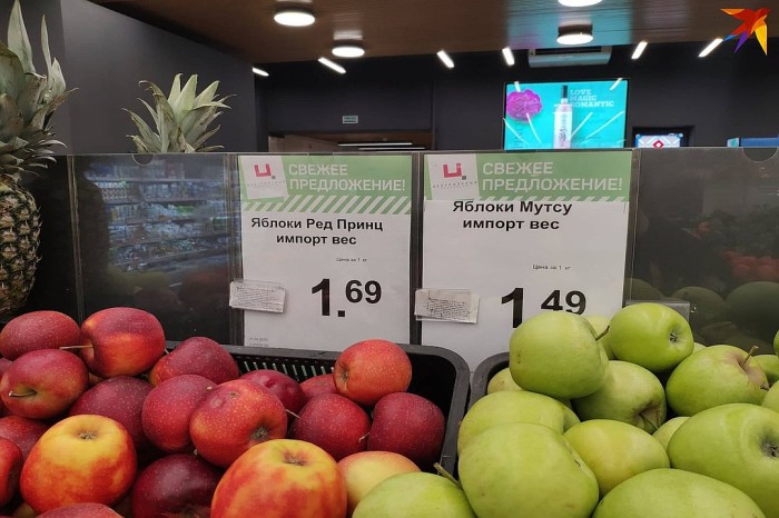 Можем ли мы быть уверены, что ценники соотносятся с каждым из видов яблок слева и справа? / Фото: kp.by