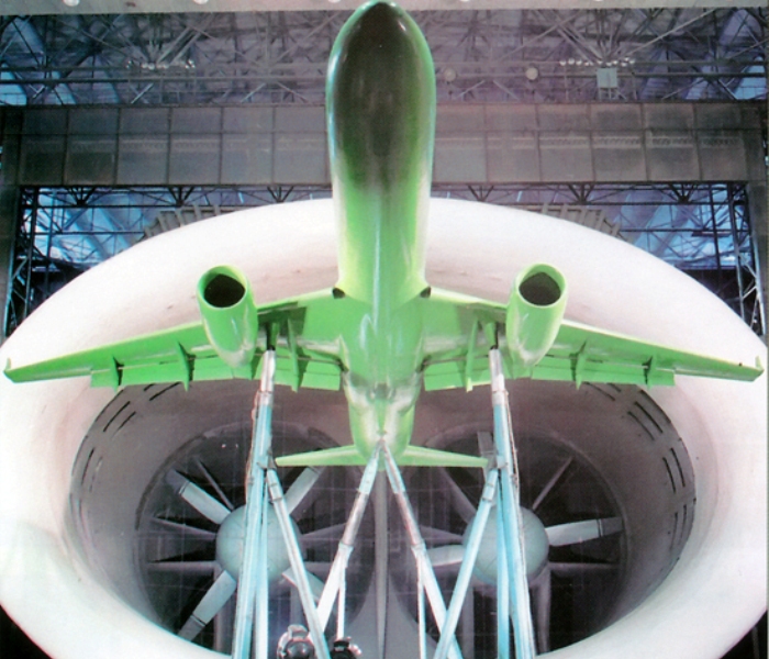 Модель Ту-204 в авиационной трубе. /Фото: wikipedia.org