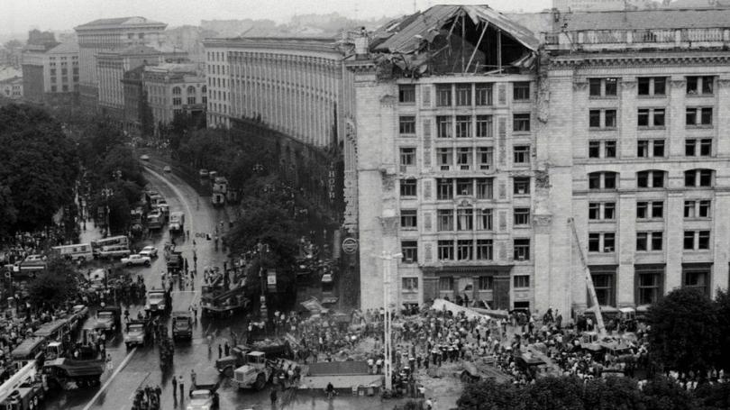 Трагедия на Крещатике. 30 лет назад рухнул фасад Главпочтамта в Киеве