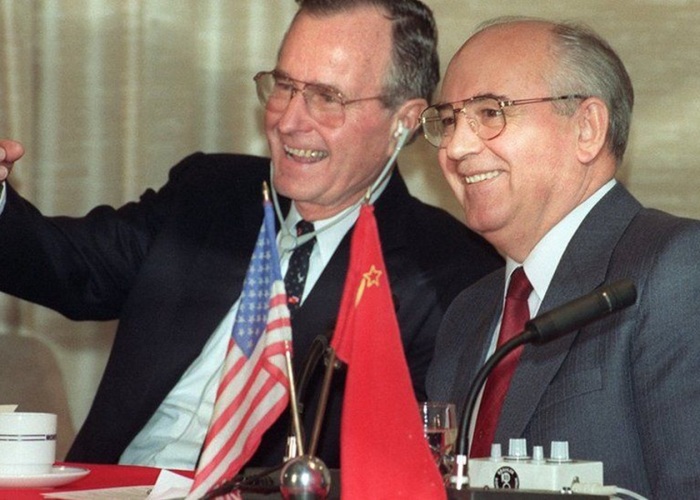Для чего Горбачёв подарил США часть акватории СССР в северных морях
