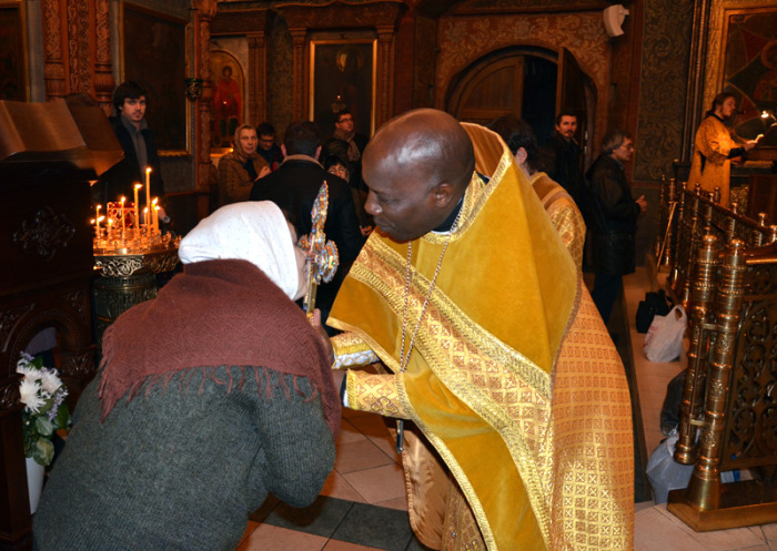 Отец Филипп (Кения) после литургии в Сретенском монастыре во время приезда в Москву в 2011 году. /Фото:pravoslavie.ru