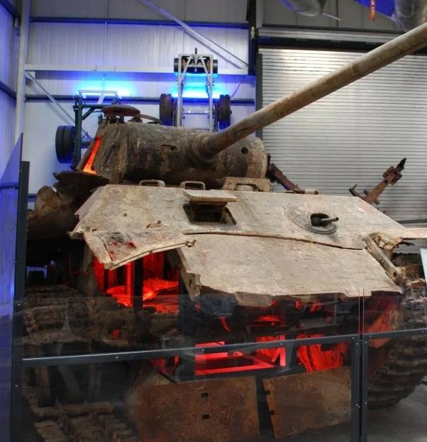Из пушки Т-90 стрельнули по трофейной немецкой Пантере: Будущее встретилось с прошлым