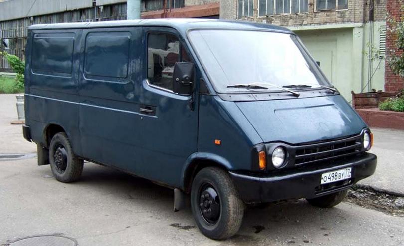 Доработанный односкатный фургон БАЗ-3783Д с низким кузовом. 1993 год
