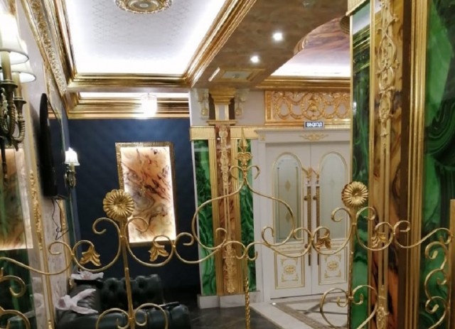 То ли Лувр, то ли Версаль: бизнесмен из Екатеринбурга сделал скромный ремонт в школе