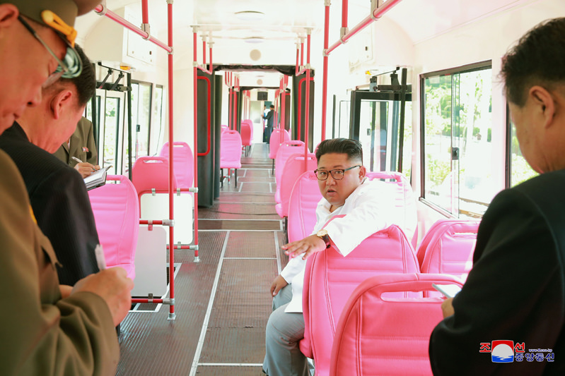 политика,Ким Чен Ын,новый,общественный транспорт