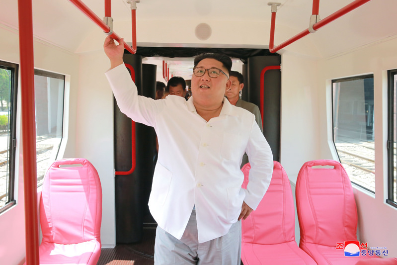политика,Ким Чен Ын,новый,общественный транспорт