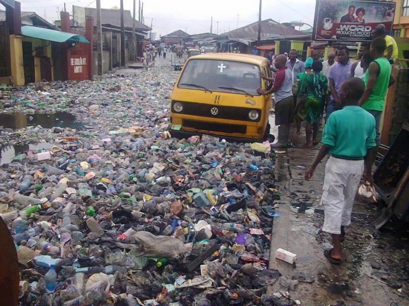 Большая свалка: как Европа засыпает мусором один из крупнейших городов Африки