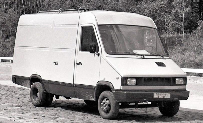 Модернизированный фургон НАМИ-0267 второй серии со сдвинутой вперед передней осью