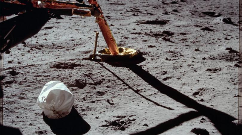 «Мы это делали»: астронавты ответили за экскременты на Луне