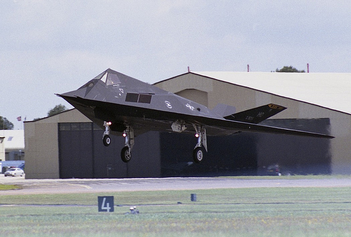 Lockheed F-117 Nighthawk – не очень незаметный и совсем не истребитель
