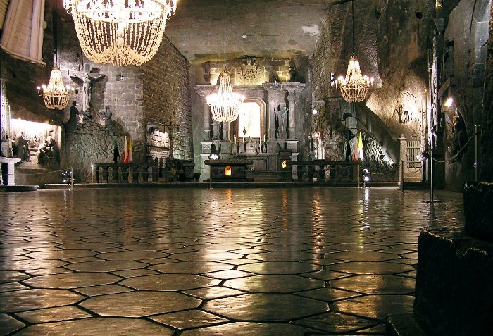 Величественный храм Святой Кинги в подземном городе.