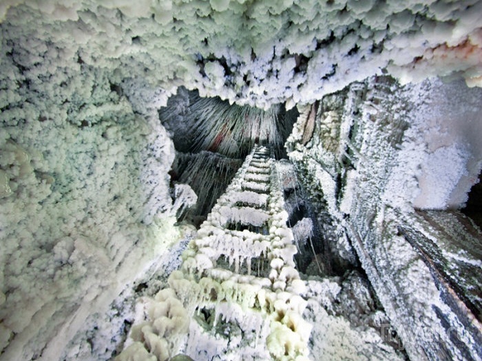 Соляные сталактиты в шахте Величка.