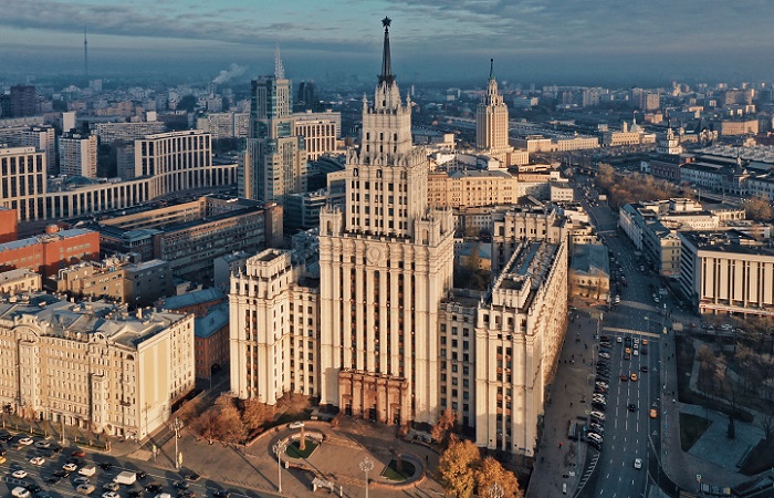 Безумный эксперимент с домом-метро на площади Красных Ворот Архитектура