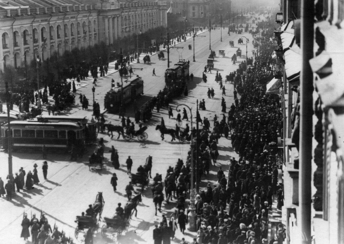 Демонстрация-протест на Невском проспекте против сибирского произвола, апрель 1912-го. /Фото: avatars.mds.yandex.net