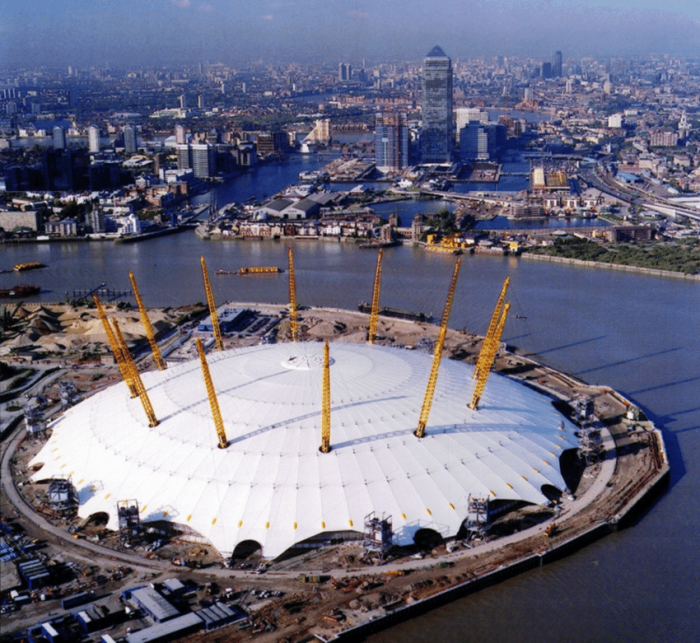 Гигантский павильон Millennium Dome стал одним из самых популярных развлекательных центров Лондона. | Фото: architecturalrecord.com.