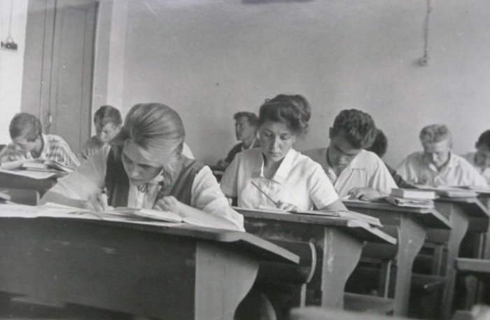 В советское время парты Эрисмана были основными в школах. /Фото: etoretro.ru