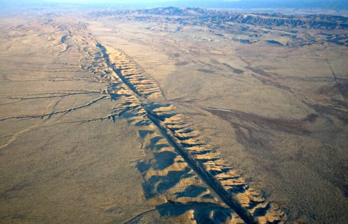 Разлом Сан-Андреас - самый известный пример тектонической активности на западе Северной Америки. /Фото: topcor.ru