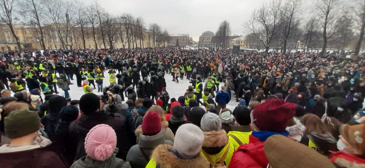 Митинг. Толпа митинг. Митинг на Пушкинской площади. Митинг мигрантов в Москве.
