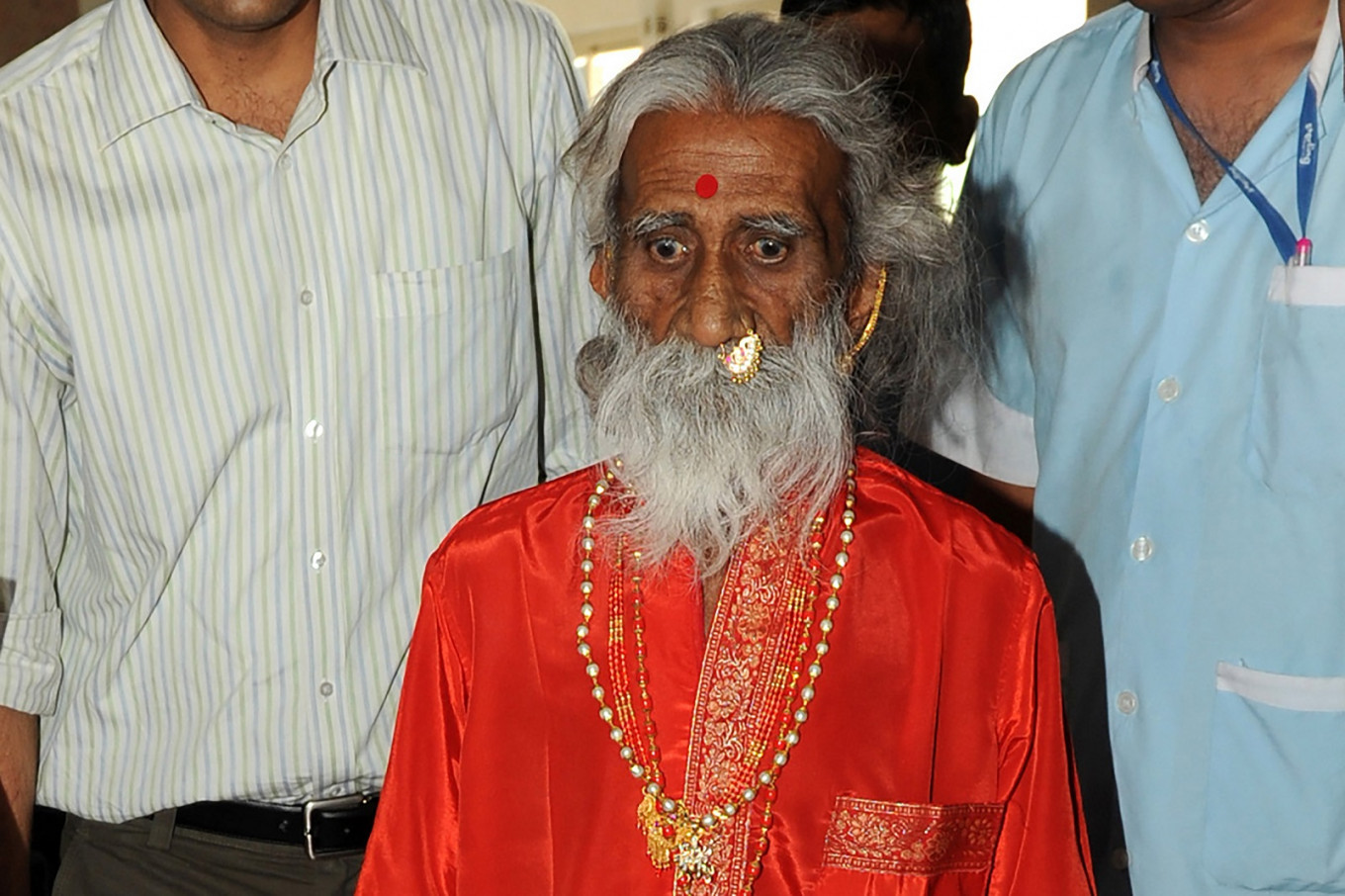 В Индии скончался йог, который не пил и не ел 80 лет