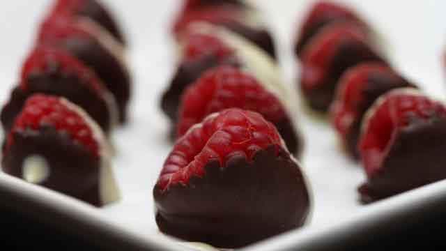 20-dark-chocolate-and-raspberries_tn