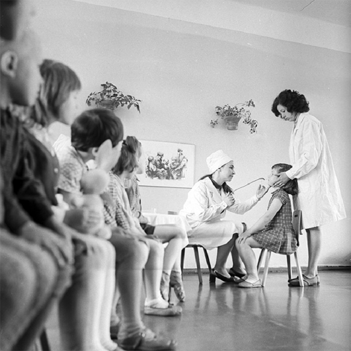 Профилактическая вакцинация детей против гриппа в одном из детских садов СССР, 1970-е годы