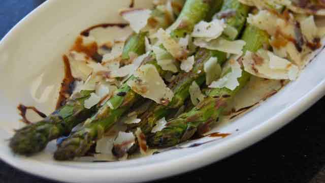 25-asparagus-with-shaved-parmesan_tn