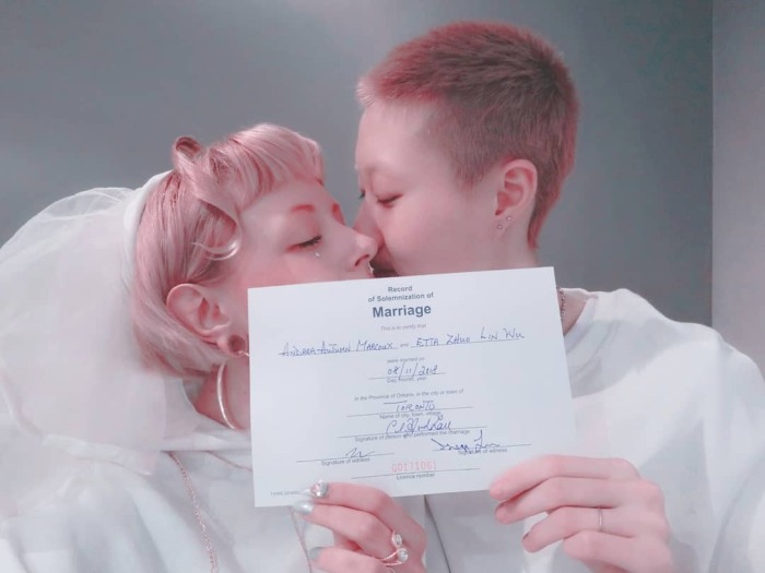 18-летняя Этта заключила брак с 31-летней канадкой. / Фото: gamebomb.ru