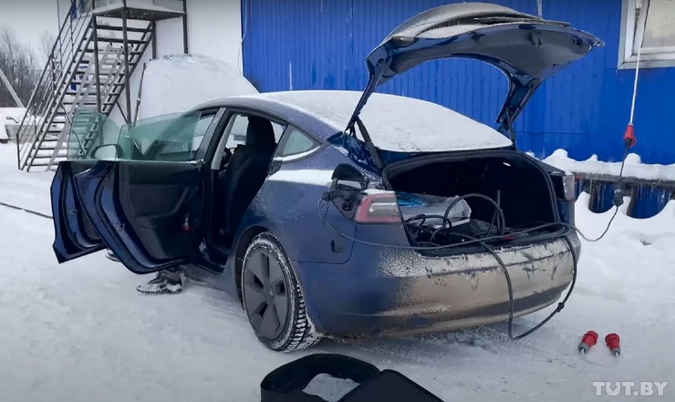 На машине Tesla в Мурманск зимой Авто