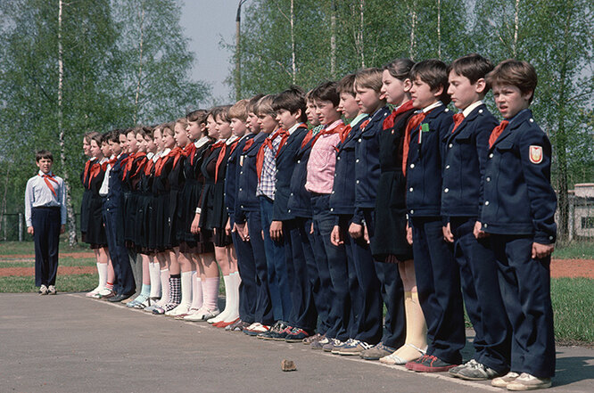 Как менялась школьная форма в России