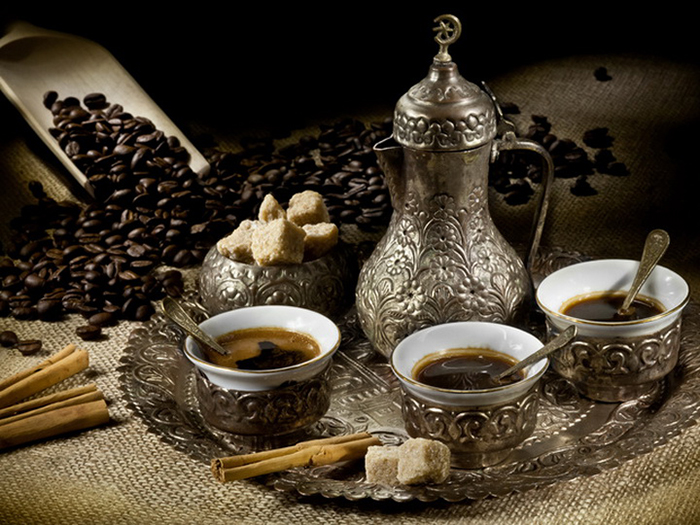 Сегодня люди заново открывают для себя все полезные свойства кофе. / Фото: news.day.az