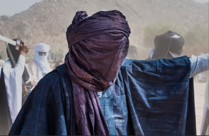  Тагельмуст на туареге (жителе пустыне) /Фото:geoglob.ru