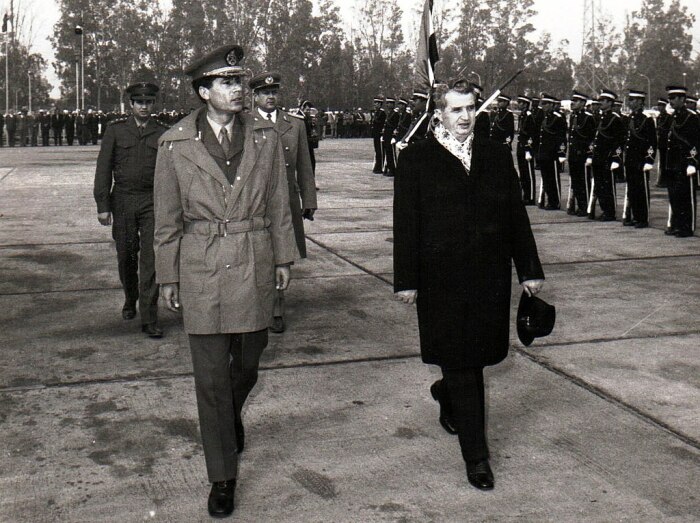 Каддафи с румынским коммунистическим лидером Николае Чаушеску в Бухаресте, Румыния, 1974 год. \ Фото: bing.com.
