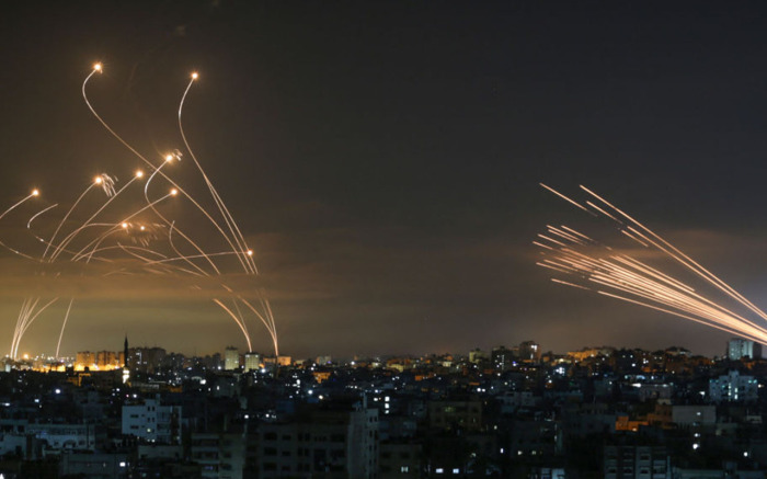 Работа израильской ПВО ночью. |Фото: bangkokbook.ru.