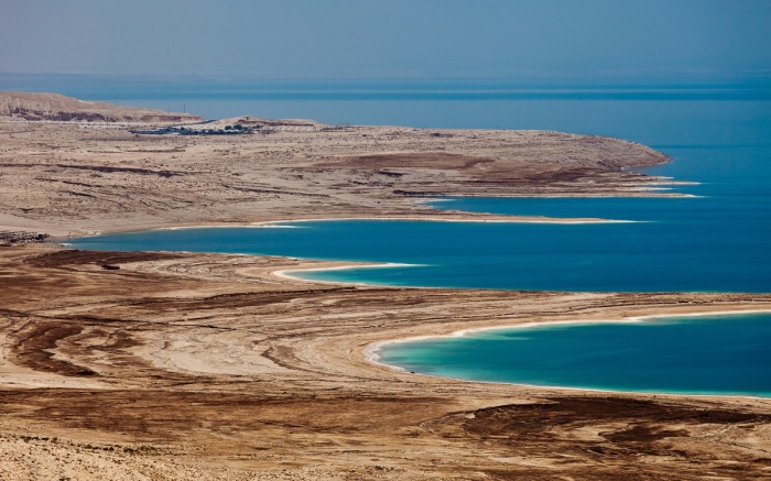 Мертвое море находится в пустыне / Фото: funart.pro
