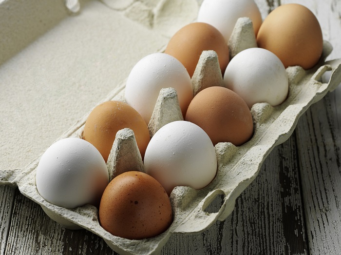 Коричневые и белые яйца одинаково полезны. / Фото: mrfilin.com
