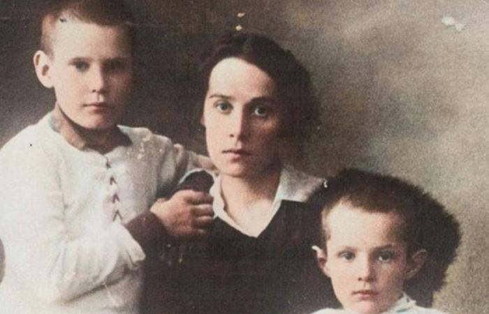 Первая жена Керенского Ольга Барановская с их сыновьями / Фото: russian7.r