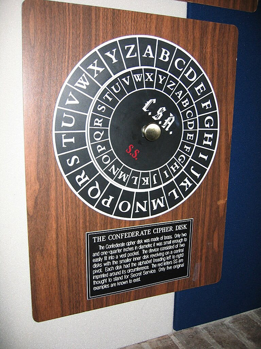 Диск с шифром Цезаря, использовавшийся конфедератами во время Гражданской войны в США, сегодня находится в музее. / Фото: commons.wikimedia.org