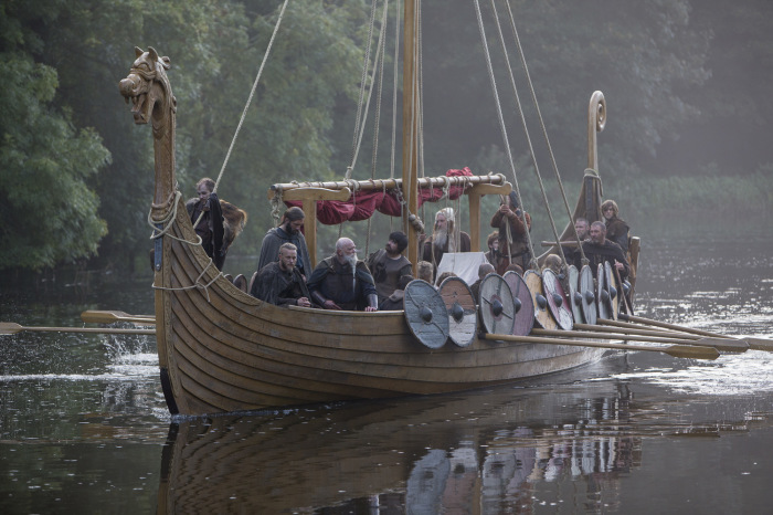 Почему викингов изображают в рогатых шлемах, если в реальности у них рогов не было Мифы,История