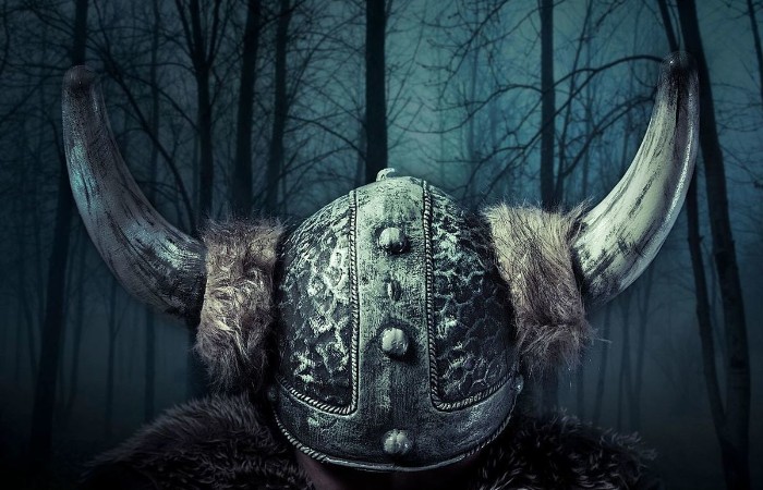Почему викингов изображают в рогатых шлемах, если в реальности у них рогов не было Мифы,История