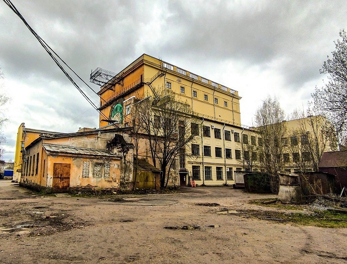 Высоковольтный корпус в наши дни. /Фото: dv-destroy.at.ua